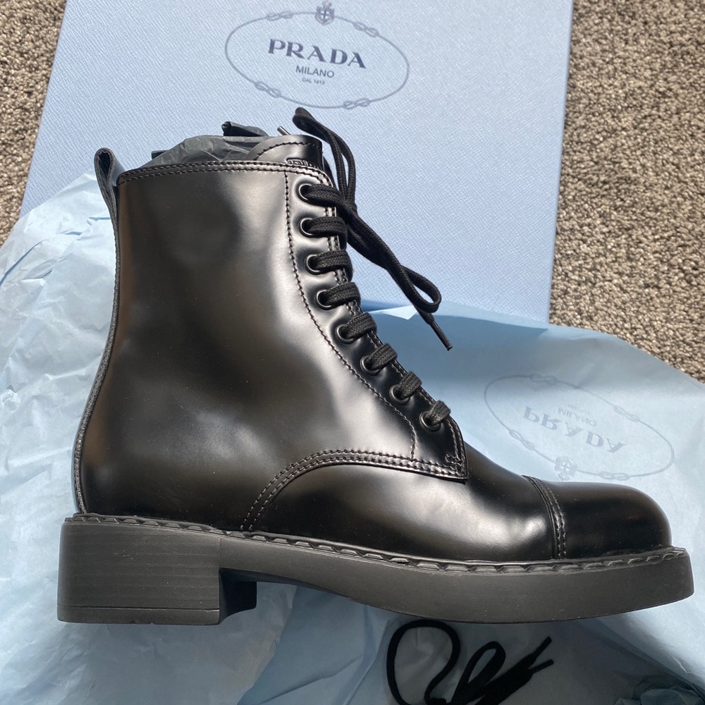Prada 38 Lace-Up Leather Combat Boots Size 37 IT / 7 US